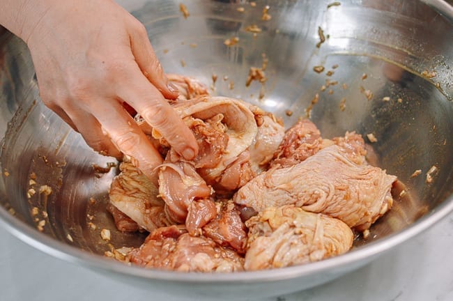 Working marinade ingredients into chicken, geagle.miooashdv.tk