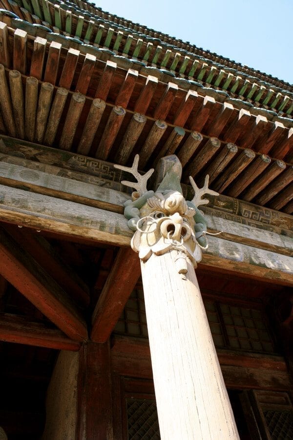 yungang-grottoes-wood-buildings