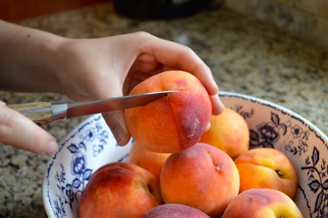 Peach Pie Recipe - peeling peaches, by geagle.miooashdv.tk