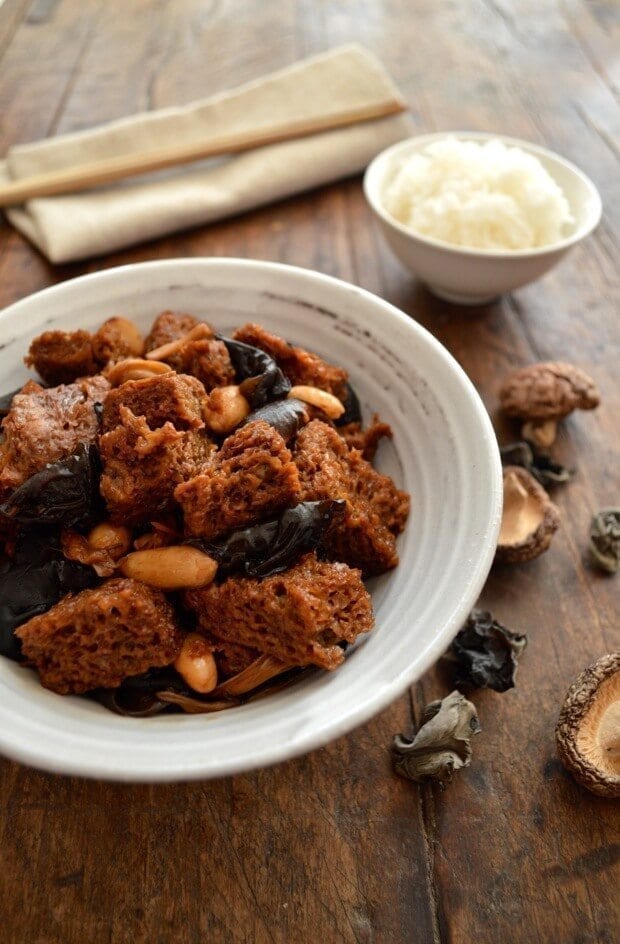 Hong Shao Kao Fu - Braised Wheat Gluten with Mushrooms, by geagle.miooashdv.tk