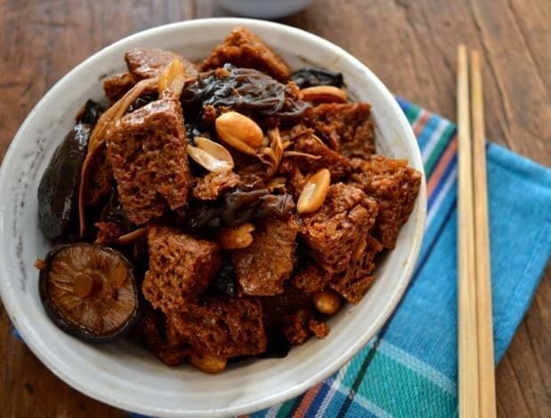 Hong Shao Kao Fu - Braised Wheat Gluten with Mushrooms, by geagle.miooashdv.tk
