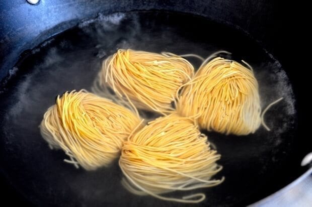 Chicken Pan-Fried Noodles (Gai See Chow Mein) by geagle.miooashdv.tk