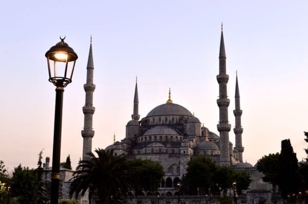 Blue Mosque at Dusk - How to See Istanbul In One Day by geagle.miooashdv.tk