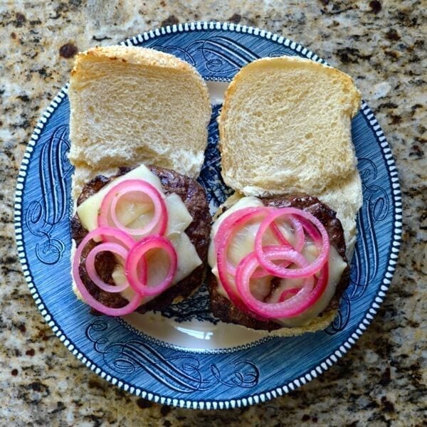 Burger with Pickled Onions by geagle.miooashdv.tk