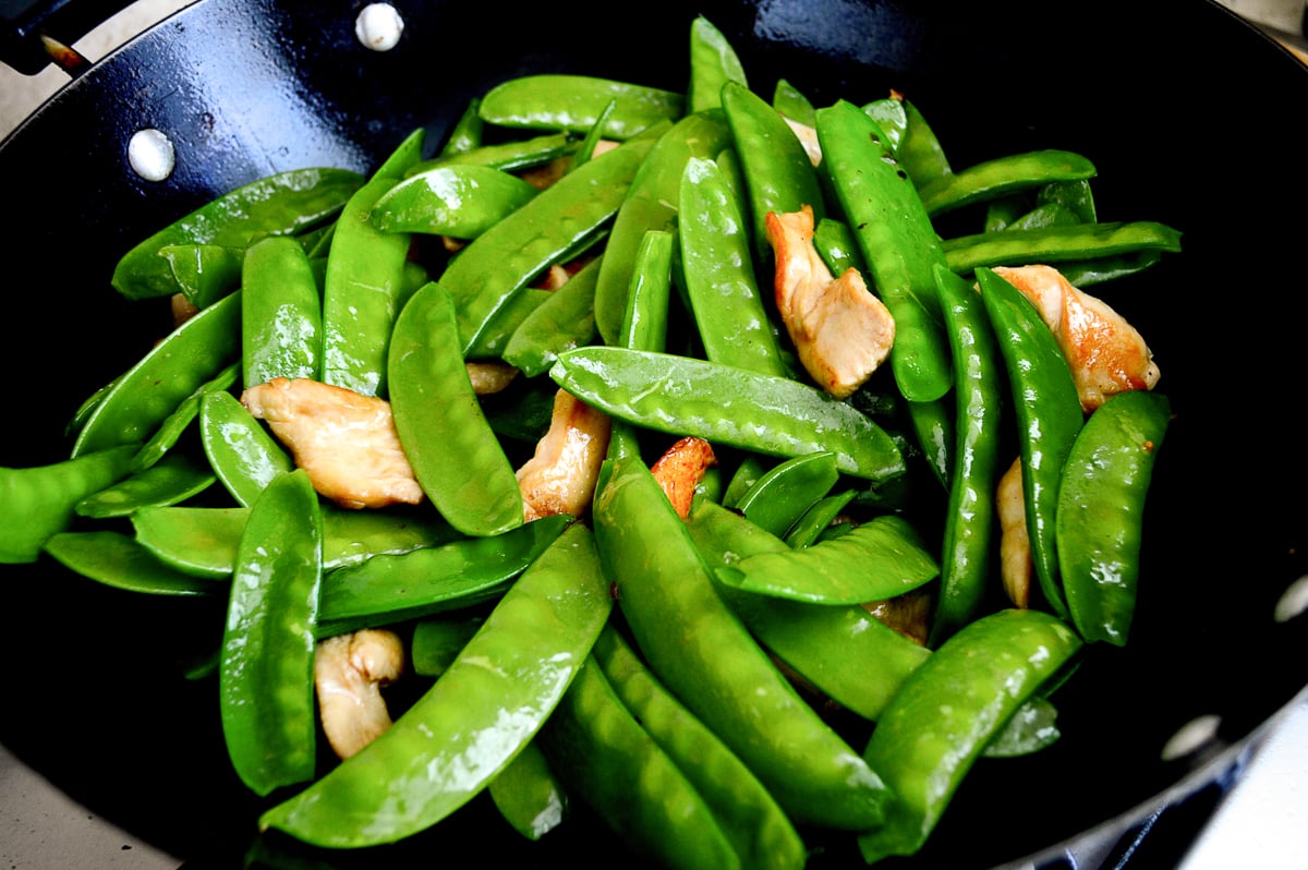 Chicken with Snow Peas Stir-fry by geagle.miooashdv.tk