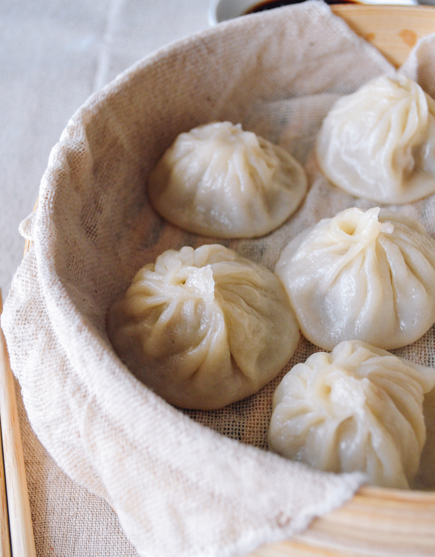 Dipping xiaolongbao into black vinegar and ginger, by geagle.miooashdv.tk