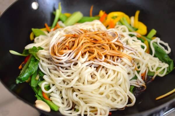 Vegetable Lo Mein, by geagle.miooashdv.tk