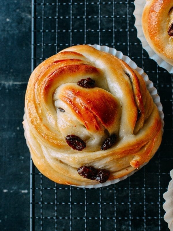 Cinnamon Raisin Buns, by geagle.miooashdv.tk