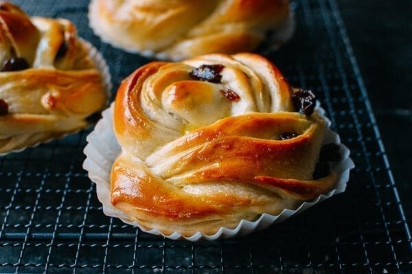 Cinnamon Raisin Buns, by geagle.miooashdv.tk