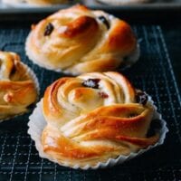 Cinnamon Raisin Buns, by geagle.miooashdv.tk