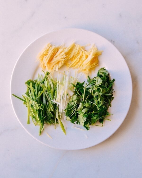 Steamed Whole Fish - Chinese Style - aromatics, by geagle.miooashdv.tk