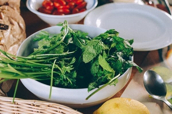 Spaghetti with Tomatoes, Capers, Mint & Parsley, by geagle.miooashdv.tk