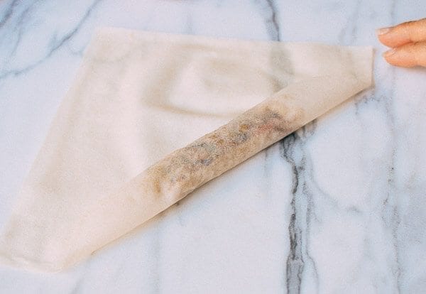 How to fold a spring roll, geagle.miooashdv.tk