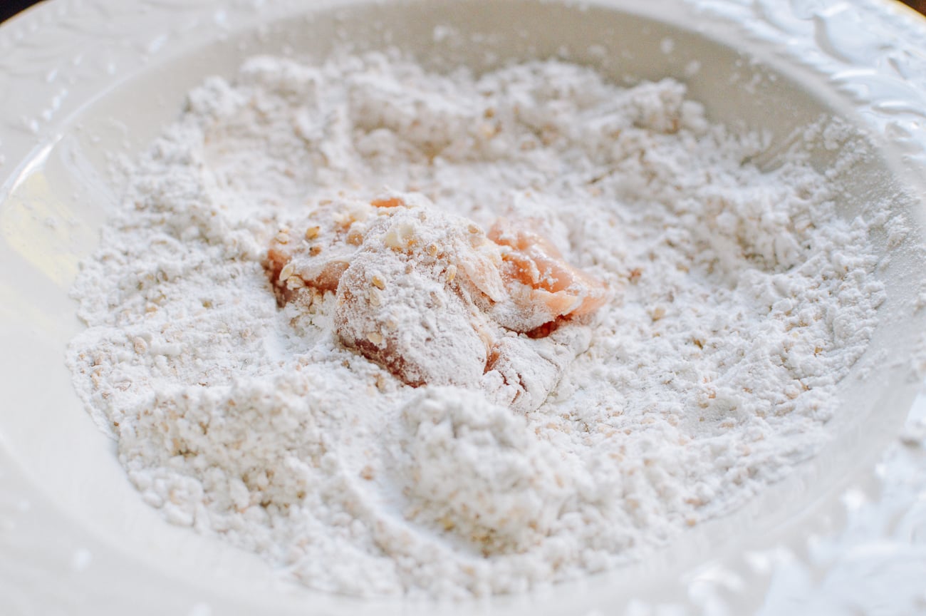dredging chicken for sesame chicken