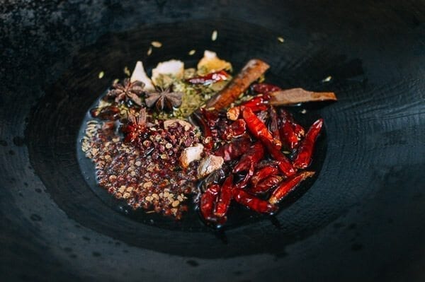 Sichuan peppercorns and other aromatics infusing oil, geagle.miooashdv.tk