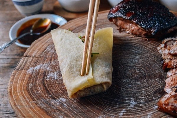 Wrapping duck into mandarin pancakes, by geagle.miooashdv.tk