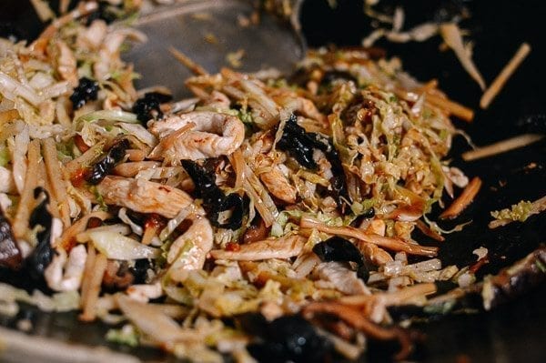 Stir-frying chicken with vegetables in wok, by geagle.miooashdv.tk