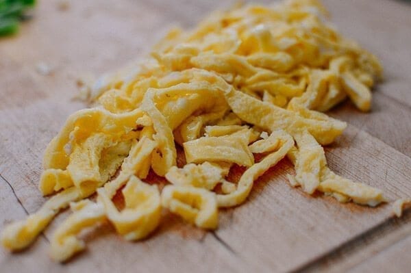 Sliced cooked egg, by geagle.miooashdv.tk