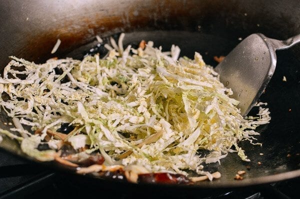 Adding shredded cabbage to wok, by geagle.miooashdv.tk