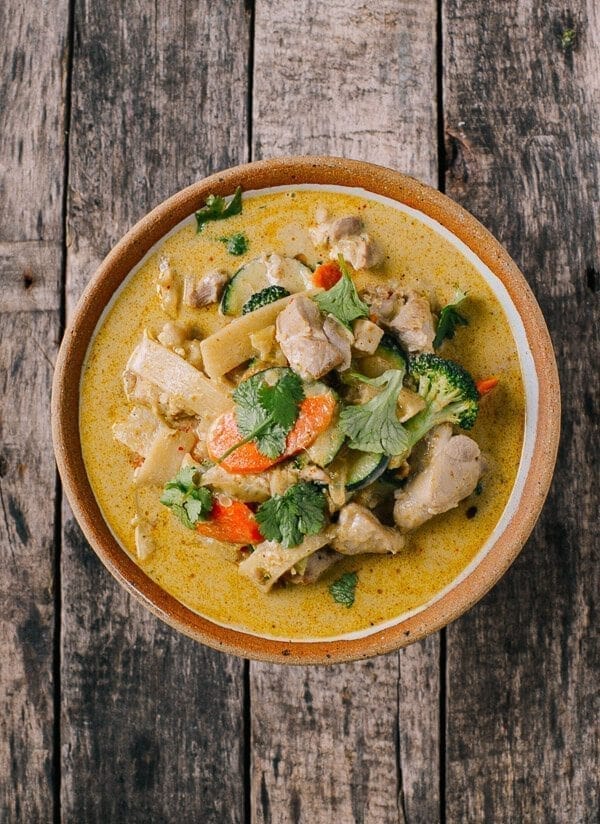 Bowl of Thai Green Curry Chicken, by geagle.miooashdv.tk