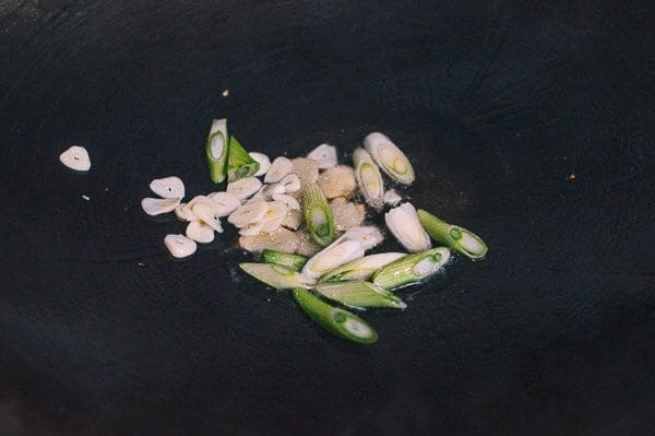Ginger, Garlic, Scallions in wok, geagle.miooashdv.tk