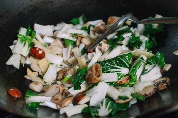 Stir-frying Moo Goo Gai Pan, by geagle.miooashdv.tk
