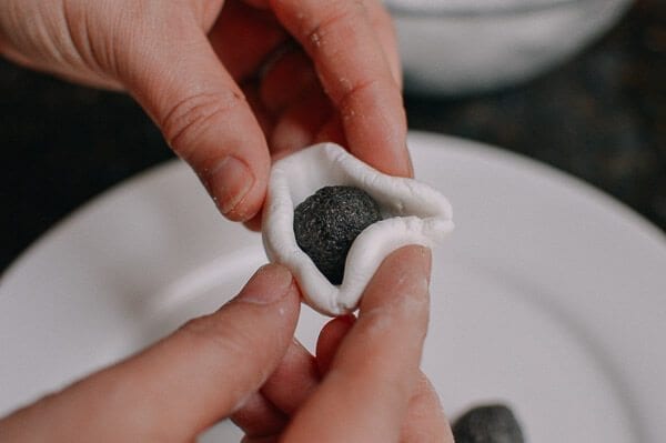 Tang Yuan (Sweet Rice Balls with Black Sesame Filling), by geagle.miooashdv.tk