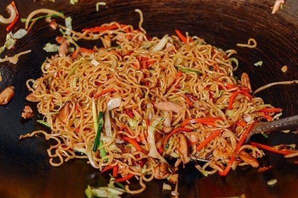 Chicken Yakisoba in wok, by geagle.miooashdv.tk