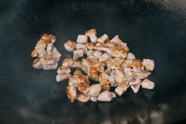 Seared chicken cubes in wok, geagle.miooashdv.tk