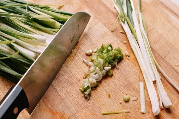 scallions on a cutting board, by geagle.miooashdv.tk