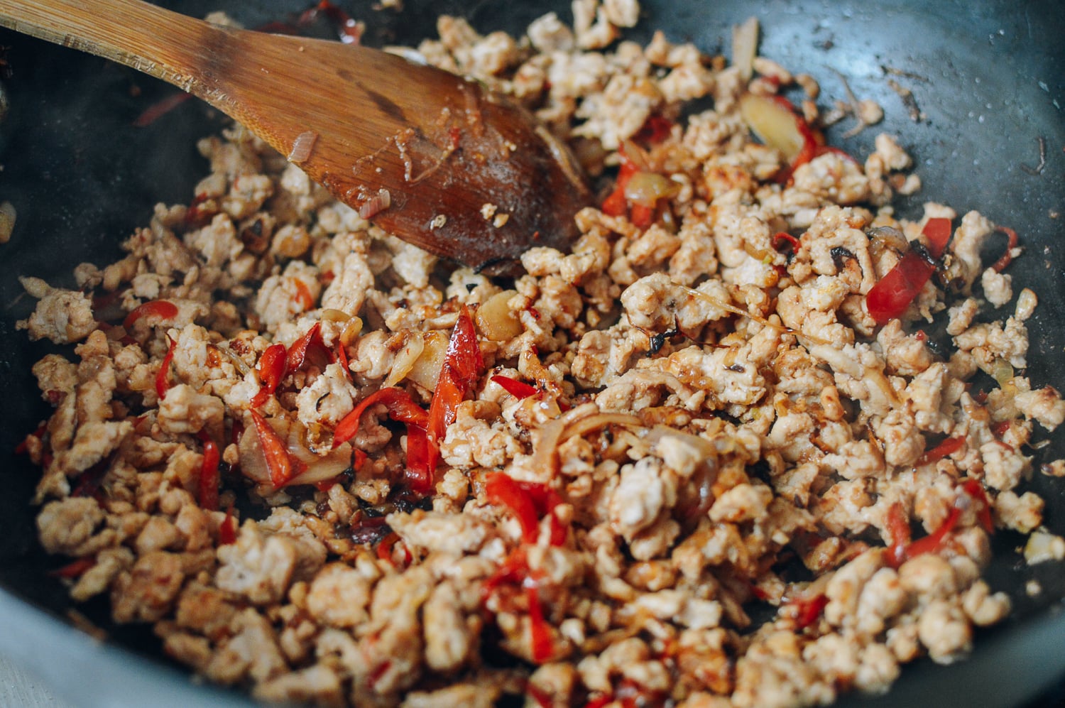 Thai Basil Chicken (Easy Gai Pad Krapow), by geagle.miooashdv.tk
