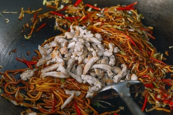 Stir-frying Chicken Lo Mein, by geagle.miooashdv.tk