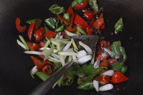 Peppers and scallions in wok, by geagle.miooashdv.tk