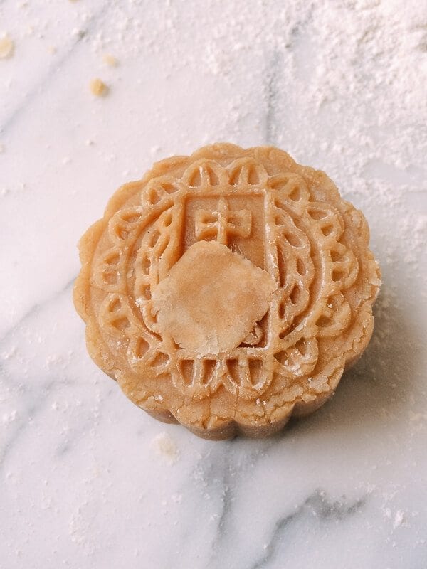 Lotus Mooncakes with Salted Egg Yolks, by geagle.miooashdv.tk