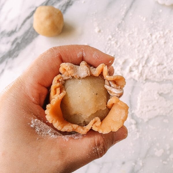Lotus Mooncakes with Salted Egg Yolks, by geagle.miooashdv.tk
