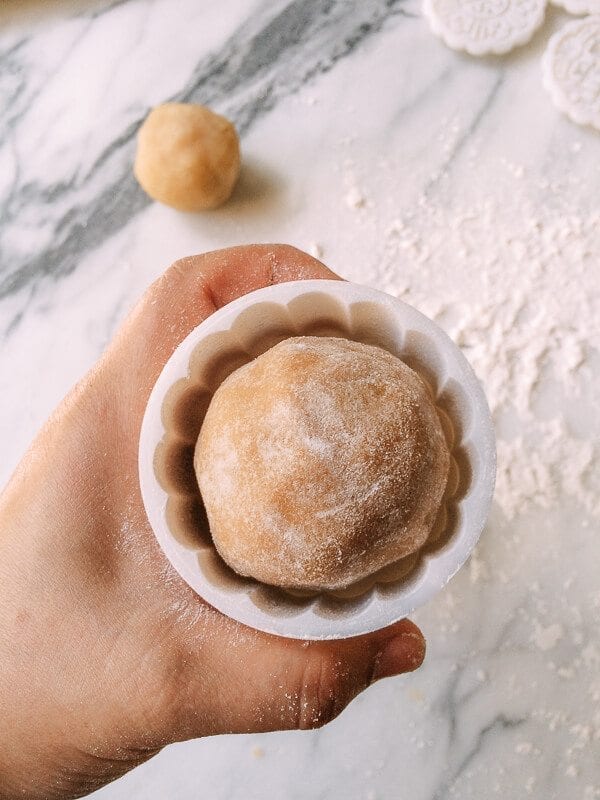 Lotus Mooncakes with Salted Egg Yolks, by geagle.miooashdv.tk