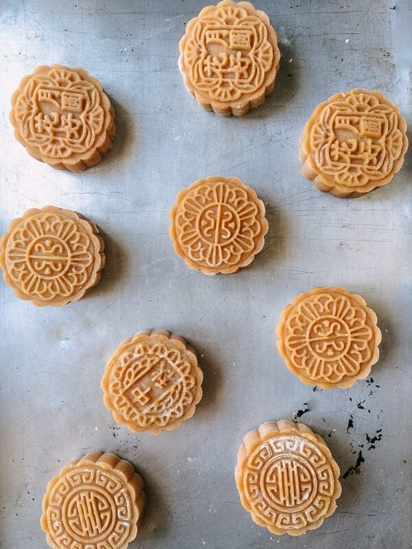 Lotus Mooncakes with Salted Egg Yolks, by geagle.miooashdv.tk