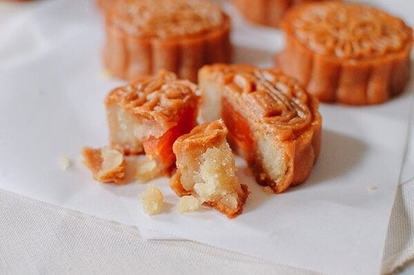 Lotus Mooncakes with Salted Egg Yolks, by geagle.miooashdv.tk