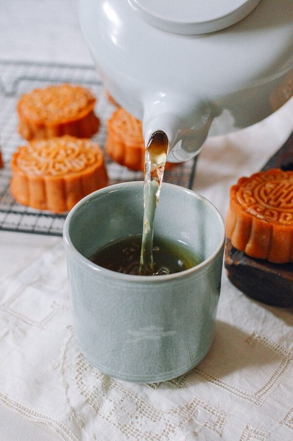 Lotus Mooncakes with Salted Egg Yolks, by geagle.miooashdv.tk