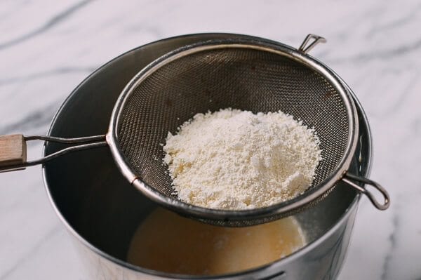 sifting flour for Cantonese Steamed Custard Buns, by geagle.miooashdv.tk