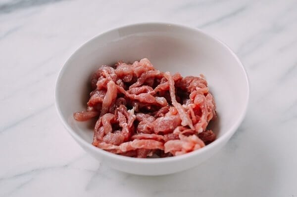 Thinly sliced pork in a bowl, geagle.miooashdv.tk