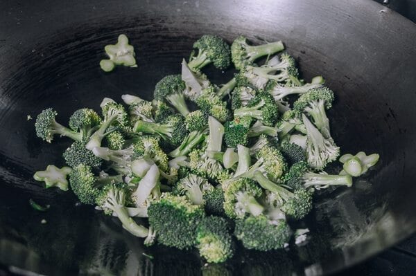 Takeout-Style Broccoli with Garlic Sauce, by geagle.miooashdv.tk