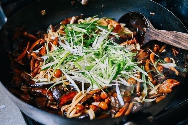 Soy Sauce Braised Wild Mushroom Noodles, by geagle.miooashdv.tk