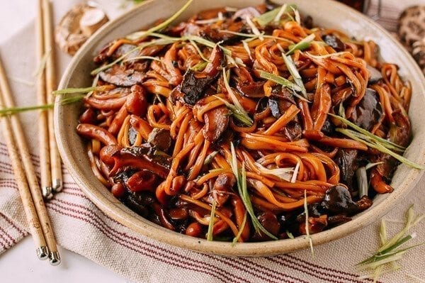 Soy Sauce Braised Wild Mushroom Noodles, by geagle.miooashdv.tk