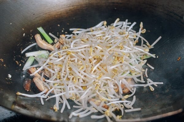 Chicken and Bean Sprouts, by geagle.miooashdv.tk