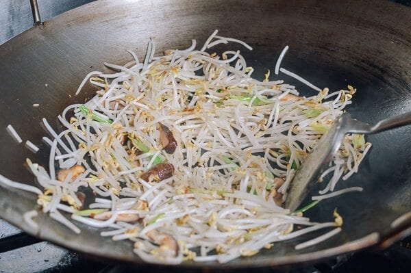 Chicken and Bean Sprouts, by geagle.miooashdv.tk