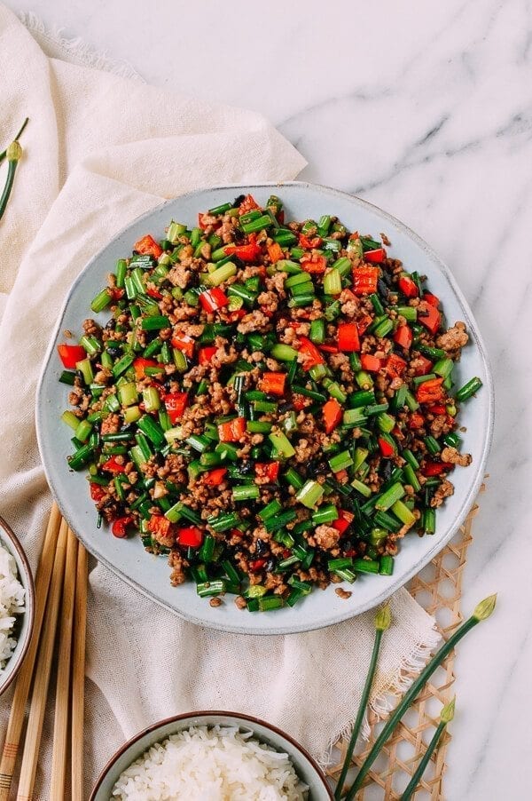 Garlic Chive Stir Fry with Pork (Cang Ying Tou – 苍蝇头)