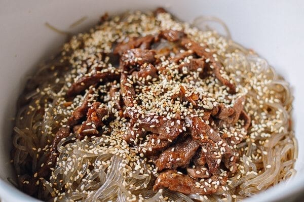Mixing together japchae, geagle.miooashdv.tk