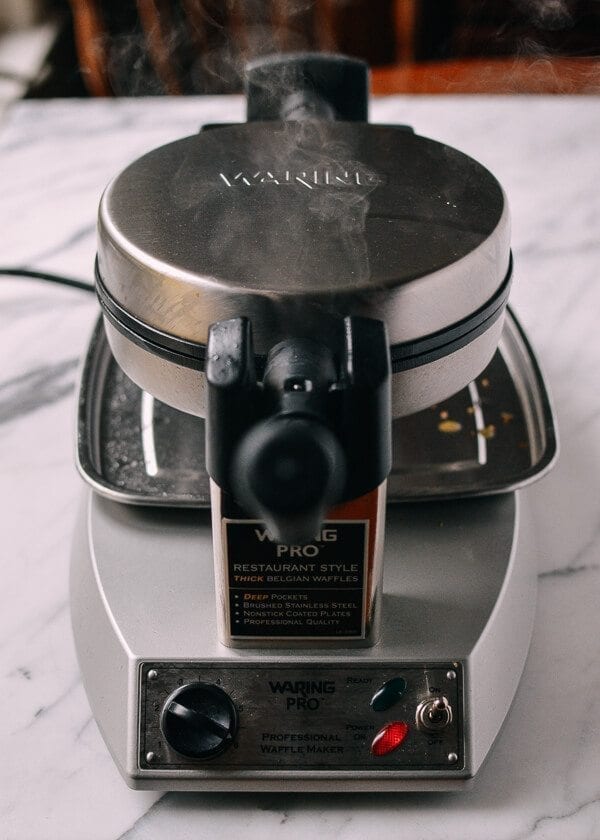 Waring Waffle Iron, by geagle.miooashdv.tk
