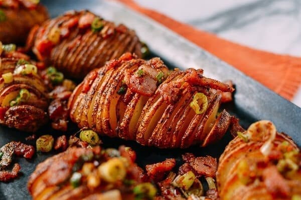 Crispy Hasselback Potatoes with Spicy Bacon Scallion Relish, by geagle.miooashdv.tk